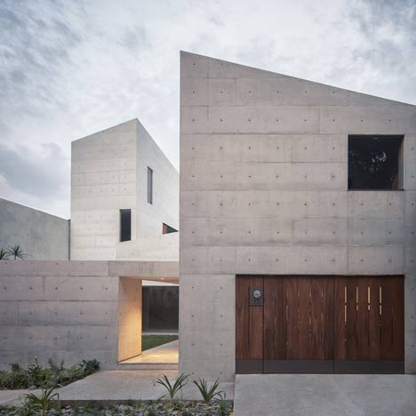 dezeen_Cap-House-by-MMX_1sq